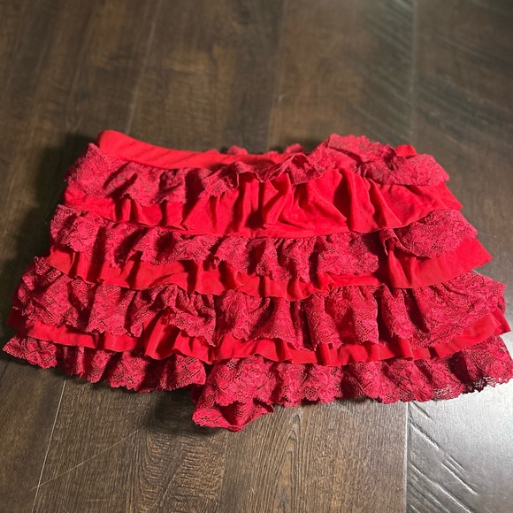 Red Ruffle Lace Bloomer Shorts - Picture 4 of 4